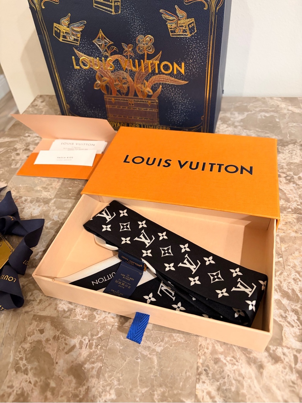 BRAND NEW WITH TAG Louis Vuitton Black & White Monogram Twilly Scarf